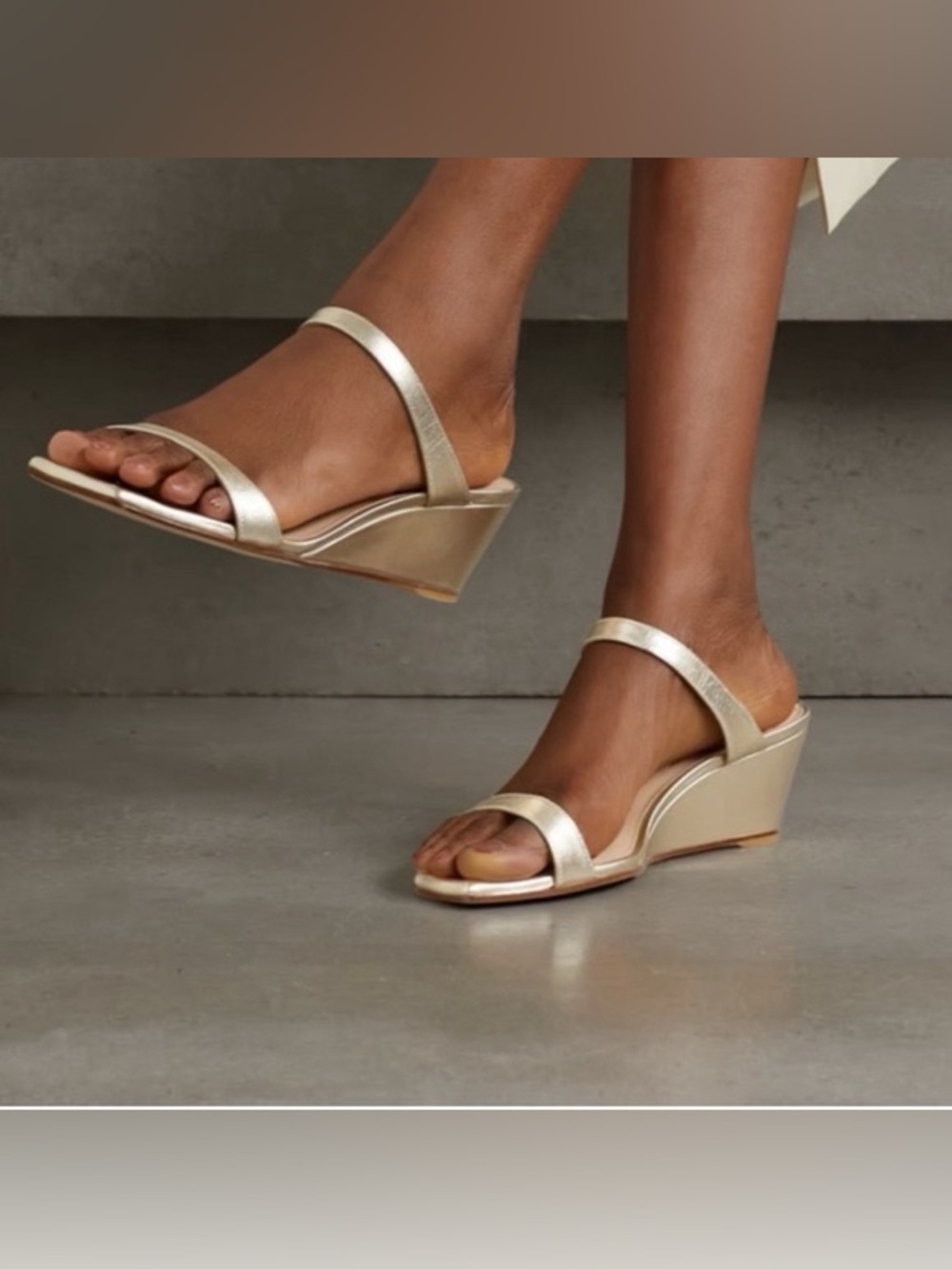 Stuart Weitzman Aleena Wedges in Gold Metallic Size 7